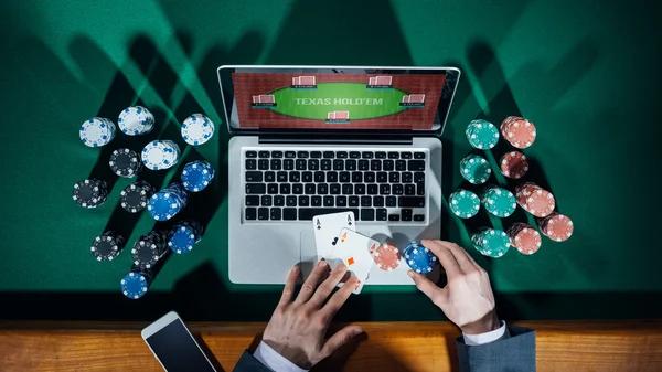 The Art of Bluffing in QQ Poker Online: How to Master the Skill